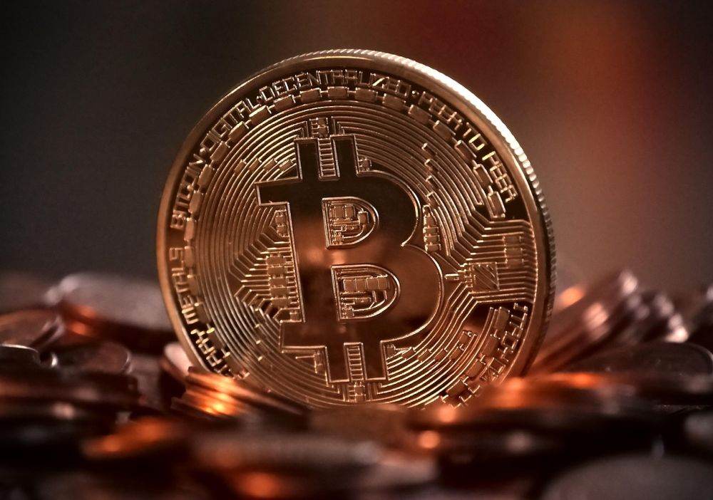eToro: Bitcoin scade sub 90.000 de dolari